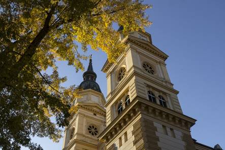 �gbe t�r� tornyok