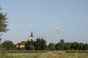 Ragyog tornyiszentmiklsi templom