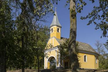 A sz�pen fel�j�tott k�polna